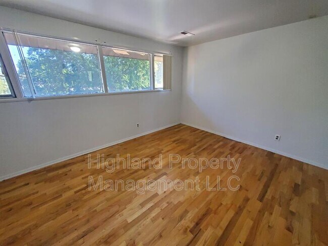 Building Photo - 1705 NE Wheatland Dr