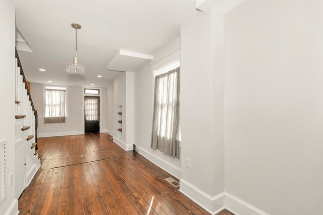 Building Photo - 617 N Maxwell Ave