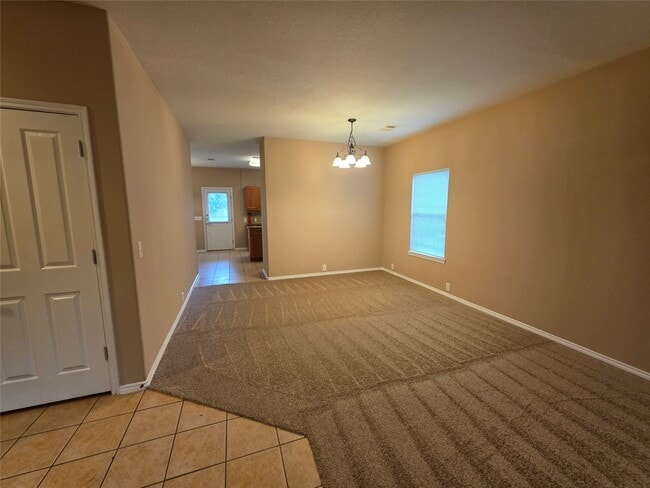 Building Photo - 915 Butterfly Ln