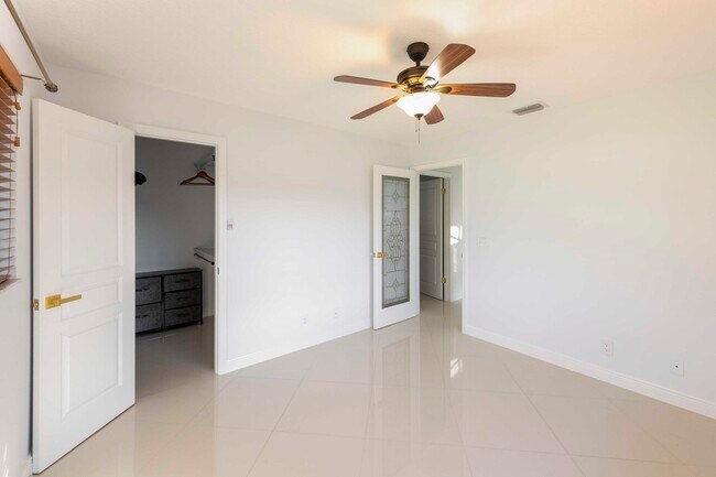 Building Photo - 2289 Windsor Rd