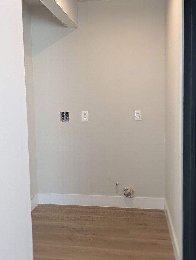 Building Photo - 1417-1419 Milton Ave.