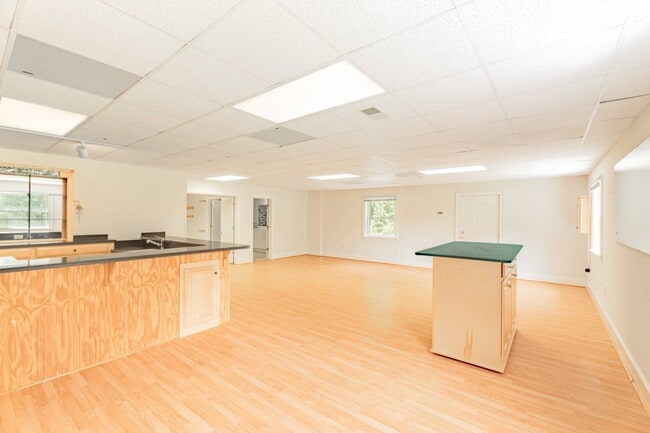 Building Photo - 785 Glenwood Dr