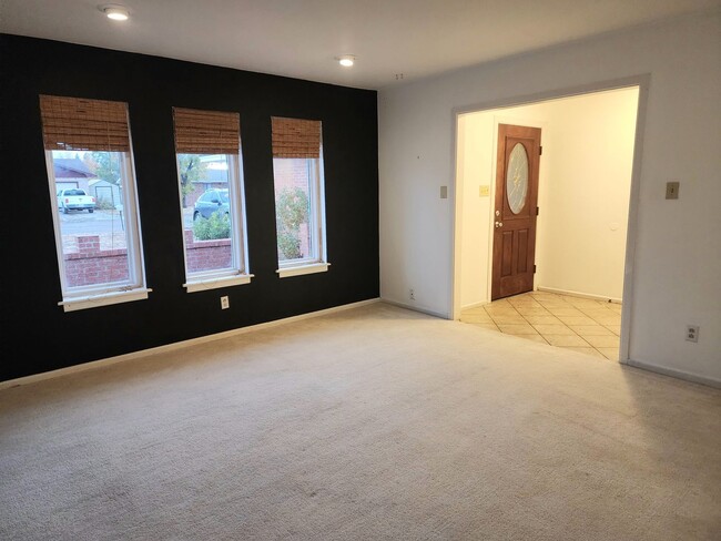 Building Photo - 1209 Libra Dr