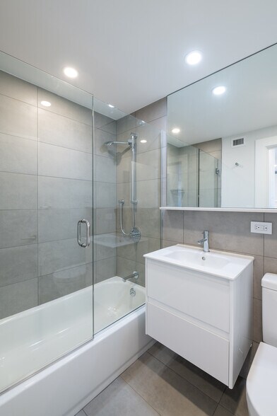 Building Photo - 1410 Columbia Rd