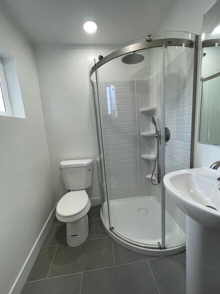 Building Photo - 501 Burnett Ave S