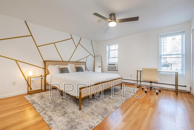 Building Photo - 146 Sussex St