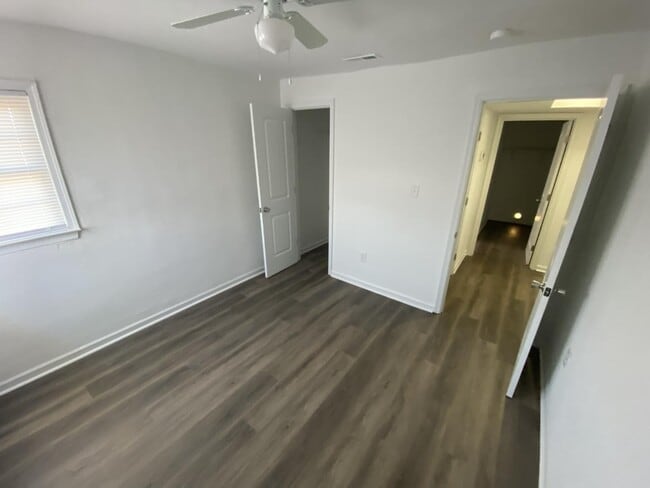Building Photo - 1237 Lindsay Ave