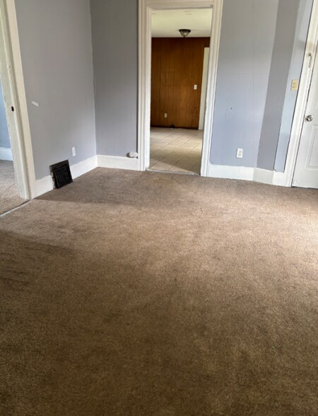 Building Photo - 1030 W 17th St