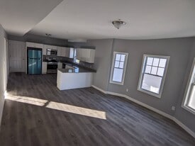 Building Photo - 43 Clare St