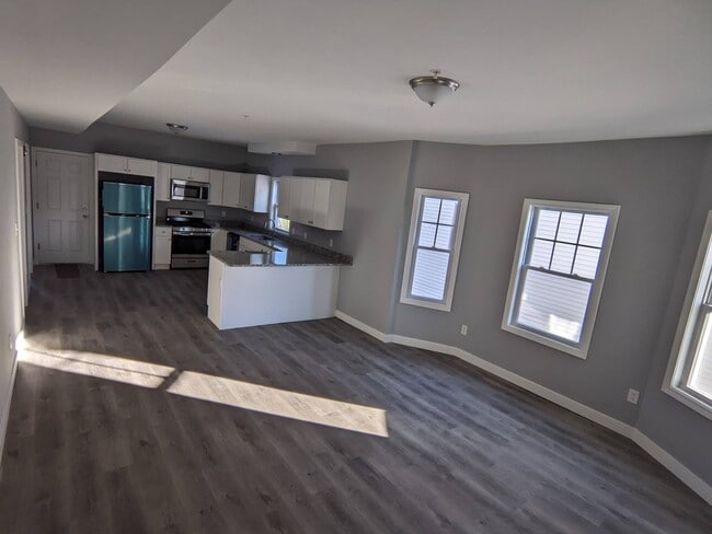 Building Photo - 43 Clare St