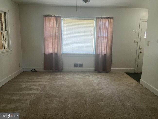 Building Photo - 4906 Hood Dr