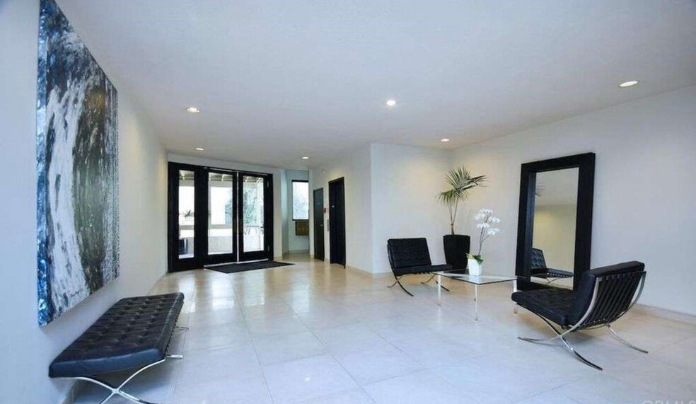 Complex Lobby - 8960 Cynthia St