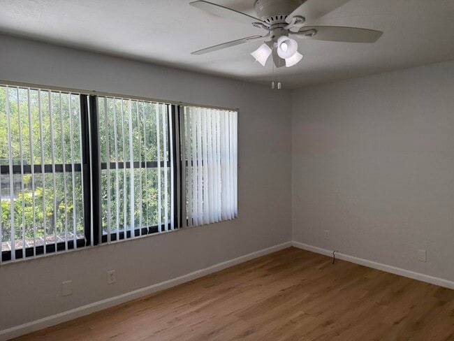 Building Photo - 796 Hill Dr