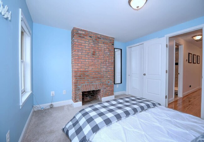 Building Photo - 519 S Chester St