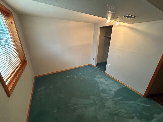 Building Photo - Charming 4 Bed, 1 Bath Home in Spokane Val...