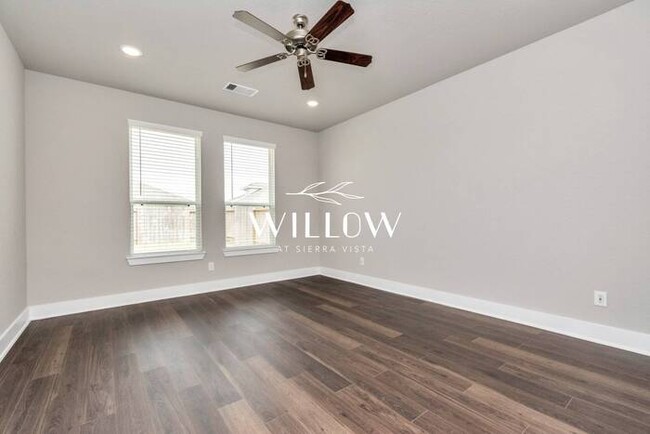 Building Photo - Spacious 4-Bedroom Home – 6 Weeks FREE Rent!