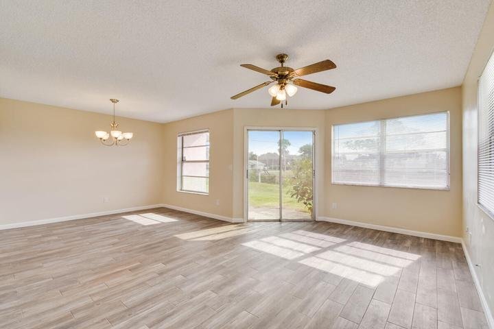 Building Photo - 1475 Lake Mango Way