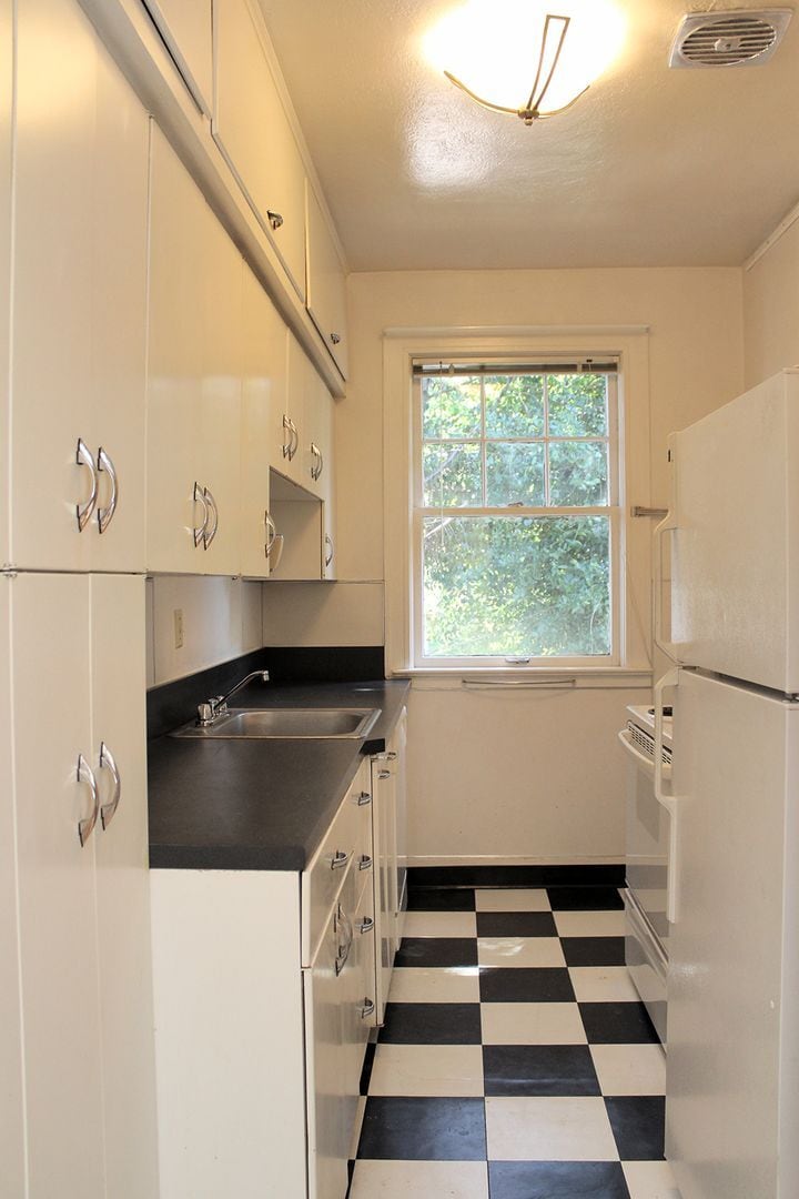 Building Photo - 1928 SW Laurel St