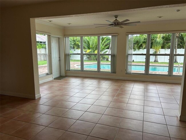 Building Photo - 1811 NE 43rd St