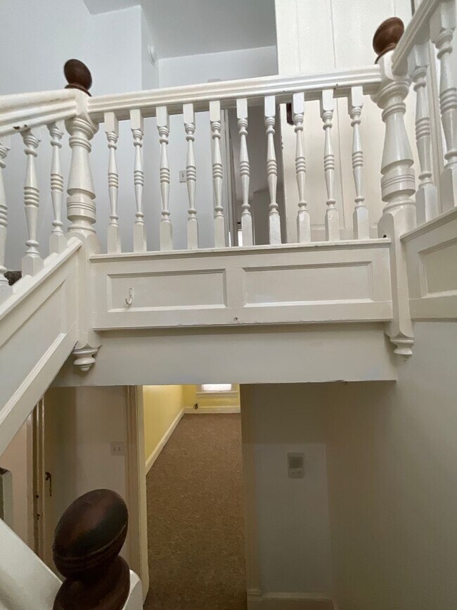Building Photo - Adorable One Bedroom in Historic Downtown Portsmouth