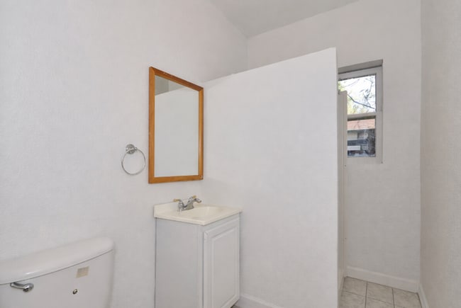 Building Photo - 113 S Olive St