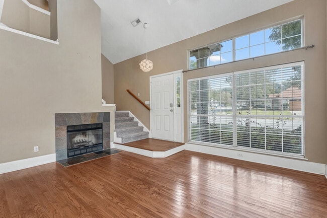 Building Photo - 123 River Oaks Dr