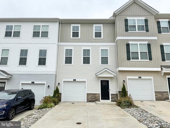 Building Photo - 310 Red Currant Wy