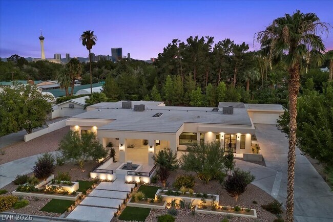 Building Photo - 2401 Driftwood Dr