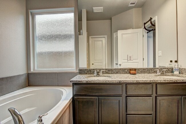 Building Photo - 2206 Oso Bay Preserve Dr