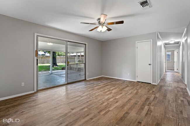 Building Photo - 321 Tallow Ln