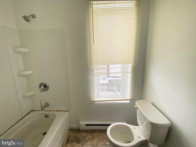 Building Photo - 3329 Malta St