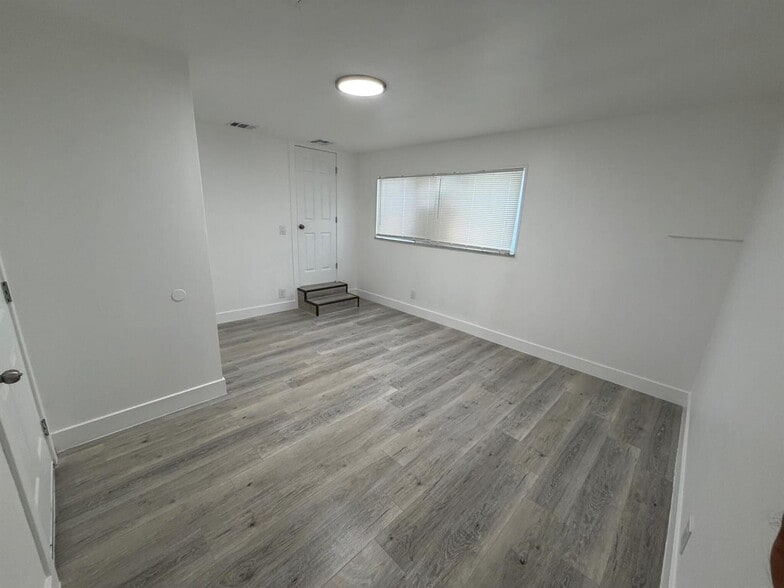 Building Photo - 1131 S N St