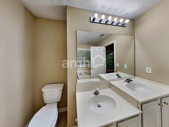 Building Photo - 3391 Washington Commons Ave NW