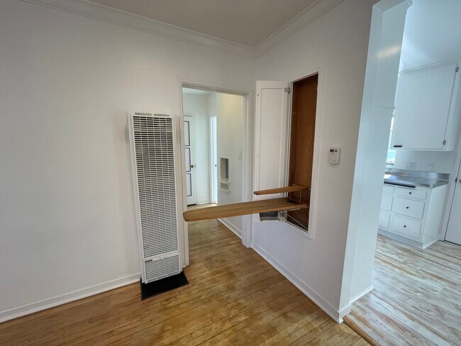 Building Photo - 11672 Oxnard St