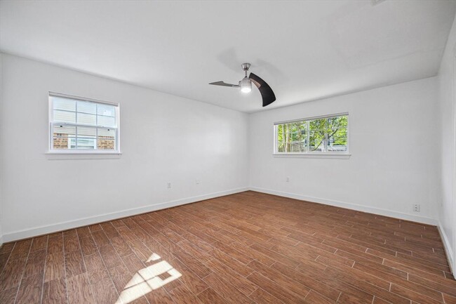 Building Photo - 5731 S Braeswood Blvd
