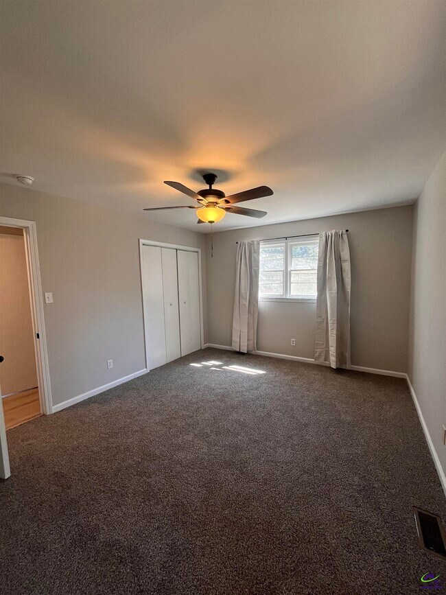 Building Photo - 202 Sherman St