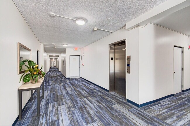 Building Photo - 50 SW 3rd Ave