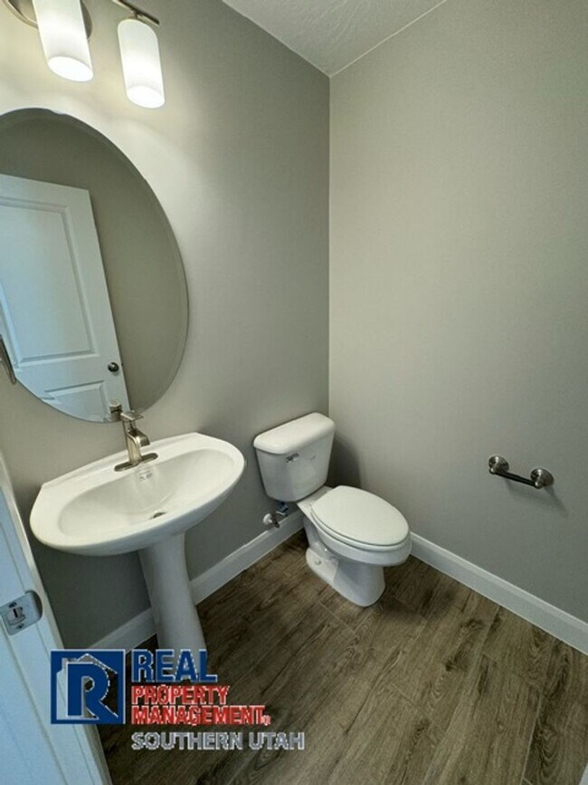 Building Photo - River Trail Townhome