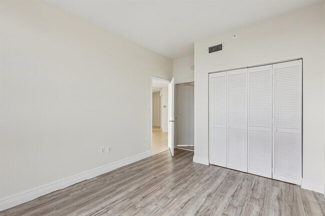 Building Photo - 7330 Ocean Terrace