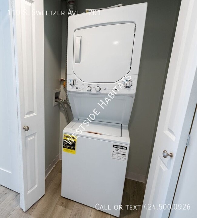 Building Photo - 110 Sweetzer Ave