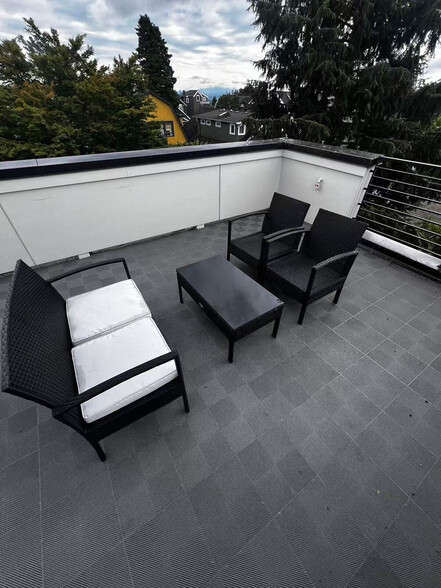 Building Photo - 4424 Burke Ave N