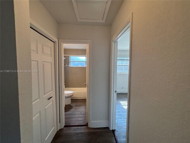 Building Photo - 1251 SW 11th Ave