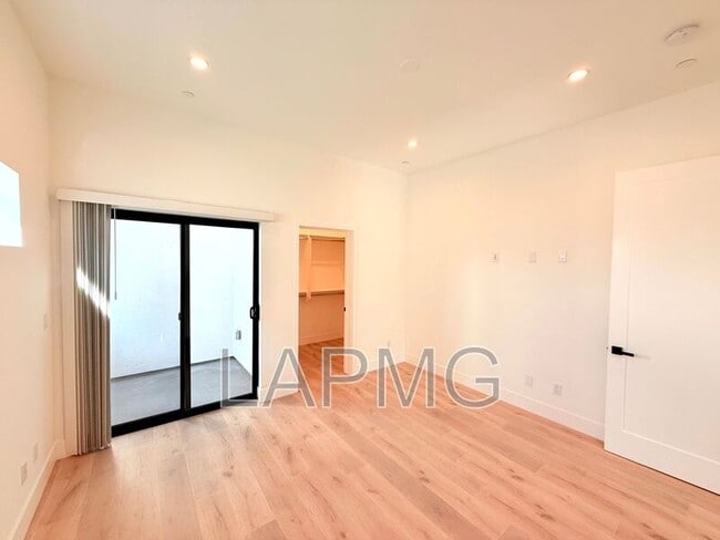 Building Photo - 3414 London St