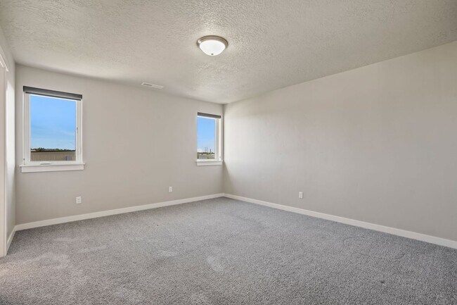 Building Photo - Beautiful SE Boise Home 4bd/2.5ba 1800+ SF