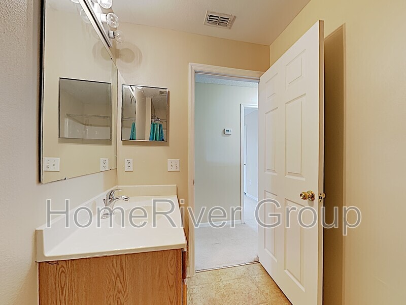 Building Photo - 2215 Canopy Dr