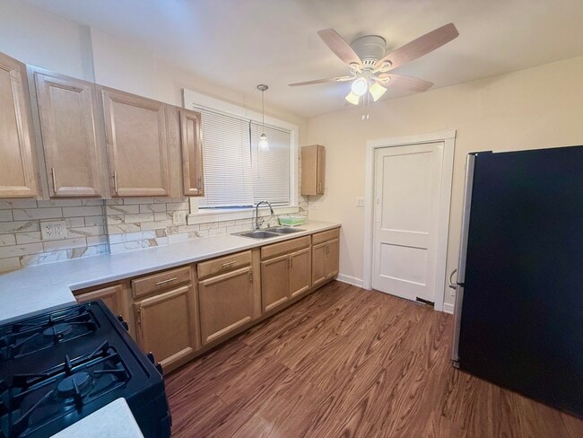 Building Photo - 7151 S East End Ave