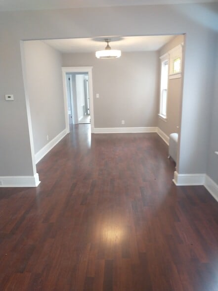 formal dining room wood floors ,freshly painted - 128 Berwick St