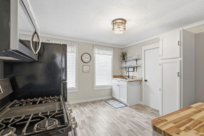 Building Photo - 219 Emerson Ave