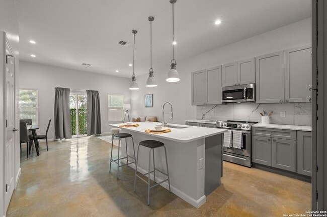Building Photo - 1002 Morningside Dr