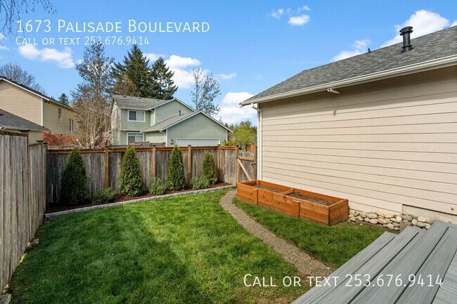Building Photo - 1673 Palisade Blvd